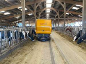 Grégory Declerck, éleveur de vaches laitières en Touraine, possède un robot d'alimentation I-Ron Mix